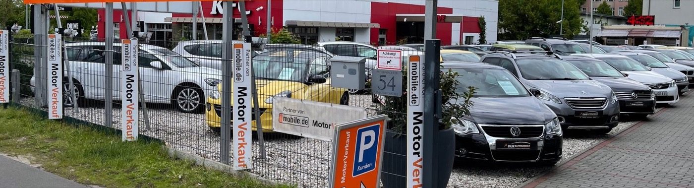 Fahrzeuge auf dem Hof von DUK Automobile in Berlin